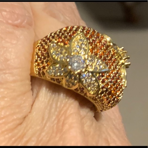 Simulated red and white diamond ring with flowers - Picture 7 of 7